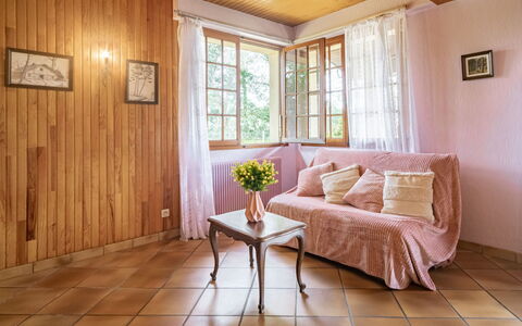 Maisouet: Nuage, Table, Ciel, Meubles, Propriété, Chaise, Bâtiment, L'Eau, Mobilier De Jardin, Design Intérieur