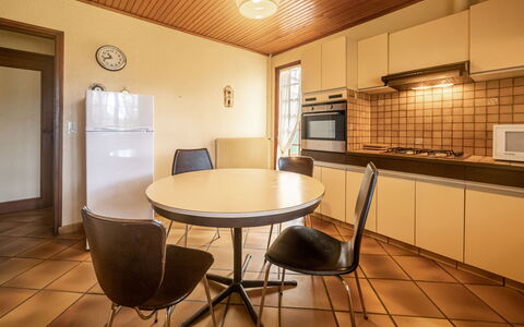 Maisouet: Nuage, Table, Ciel, Meubles, Propriété, Chaise, Bâtiment, L'Eau, Mobilier De Jardin, Design Intérieur