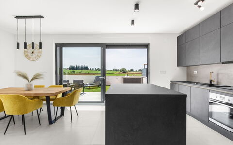 Villa Valero: Nuage, Table, Ciel, Meubles, Propriété, Chaise, Bâtiment, L'Eau, Mobilier De Jardin, Design Intérieur