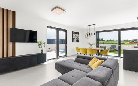 Villa Valero: Nuage, Table, Ciel, Meubles, Propriété, Chaise, Bâtiment, L'Eau, Mobilier De Jardin, Design Intérieur