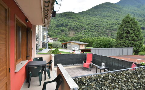 Delebio Terrace Apartment: Nuage, Table, Ciel, Meubles, Propriété, Chaise, Bâtiment, L'Eau, Mobilier De Jardin, Design Intérieur