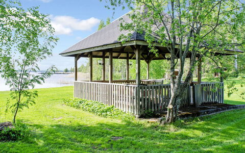Ateljee: Lit, Meubles, Chambre, Design Intérieur, Literie, Drap De Lit, Sol, Bois, Sol, Pièce