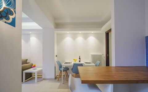 Appartamento Leonardo: L'Eau, Ciel, Bâtiment, Fenêtre, Piscine, Bleu Azur, Ombre, Composite, Immobilier, Loisir