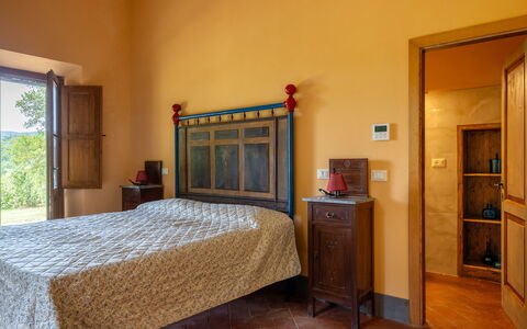 Villa Belvedere - Ambra: Mur, Meubles, Chambre, Design Intérieur, Bois, Sol, Lit, Drap De Lit, Sol, Literie