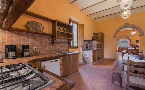 Belvedere - Falceto, Ambra, Toscana: Meubles, Cabinetry, Propriété, Comptoir, Cuisine, Bois, Éclairage, Design Intérieur, Cadre, Architecture