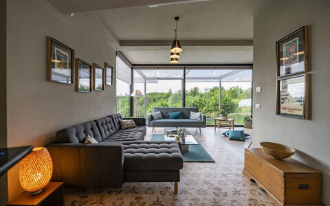 Casa San Grato - Roero - Langhe, Piemonte: Canapé, Meubles, Propriété, Fenêtre, Table, Confort, Bois, Design Intérieur, Canapé-Lit, Ombre