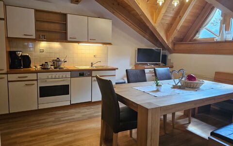 Ischgl 111: Propriété, Table, Meubles, Cabinetry, Comptoir, Bois, Design Intérieur, Chaise, Bâtiment, Sol