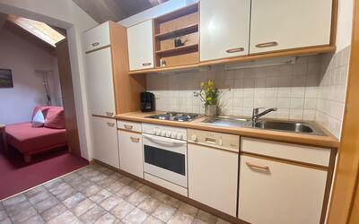 Top 4 111.3: Cabinetry, Evier, Meubles, Comptoir, Évier, Robinet, Bâtiment, Cuisinière, Cuisine, Bois