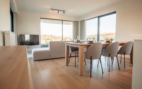 One with Terrace and Dune View: Meubles, Chaise, Table, Fenêtre, Bois, Bâtiment, Design Intérieur, Sol, Sol