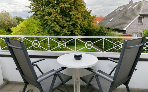 Zempin 160: Table, Meubles, Plante, Propriété, Bâtiment, Ciel, Nuage, Chaise, Arbre, Mobilier De Jardin