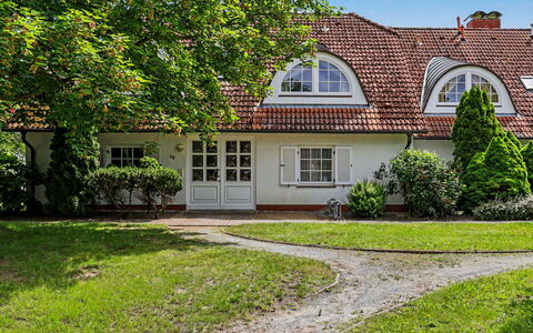 Zempin 160: Maison, Domicile, Arbuste, Zone Résidentielle, Toit, Chalet, Jardin, Biens, Pelouse