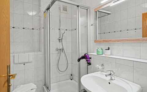 Zempin 160: Luminaire Plomberie, Salle De Bains, Design Intérieur, Lavabo, Sol, Sol, Évier, Pièce, Robinet, Plomberie