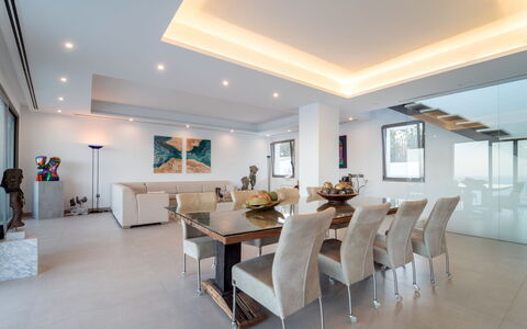 Luz: Meubles, Bâtiment, Table, Bois, Chaise, Plante D'Appartement, Salle, Sol, Salon, Sol
