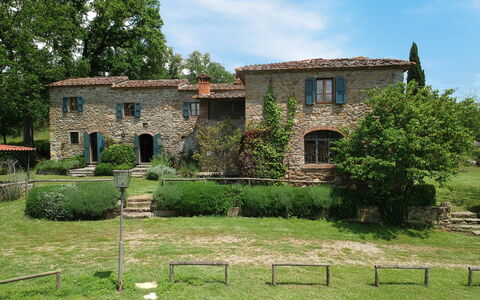 Borgo La Casina - Badia Agnano, Toscana: Plante, Ciel, Nuage, Fenêtre, Arbre, Lot Terre, Herbe, Paysage Naturel, Immobilier, Chalet