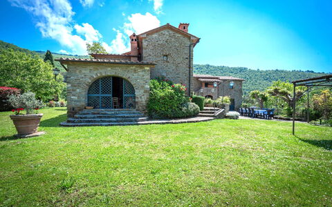 Colle Degli Ulivi - Cortona, Pool, Nature, Privacy: Ciel, Plante, Bâtiment, Nuage, Fenêtre, Arbre, Paysage Naturel, Lot Terre, Végétation, Lumière Du Soleil