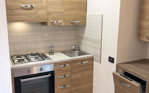 Apartment Tre - Diano Marina: Cabinetry, Meubles, Propriété, Bâtiment, Évier, Comptoir, Tiroir, Robinet, Bois, Commode