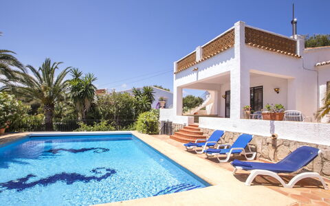 Casa Moser: Ciel, Nuage, L'Eau, Bâtiment, Plante, Bleu Azur, Arbre, Piscine, Condominium, Ombre