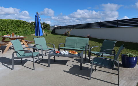 Les Agapanthes: Nuage, Ciel, Meubles, Chaise, Ombre, Plante, Mobilier De Jardin, Herbe, Design Urbain, Loisir
