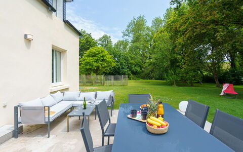 Penhors: L'Eau, Ciel, Table, Meubles, Propriété, Chaise, Bleu Azur, Tableau De Plein Air, Mobilier De Jardin, Vaisselle