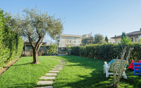 Cristina: Ciel, Plante, Vert, Paysage Naturel, Herbe, Bâtiment, Lot Terre, Arbre, Design Urbain, Paysage