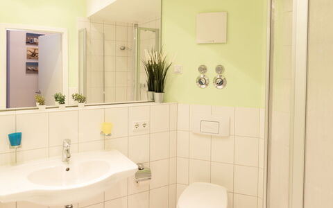Südwind App. 9: Design Intérieur, Lavabo, Sol, Luminaire Plomberie, Sol, Salle De Bains, Évier, Éclairage, Plomberie, Pièce