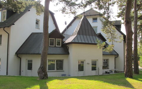 Koserow 185: Ciel, Plante, Bâtiment, Fenêtre, Arbre, Lot Terre, Herbe, Maison, Chalet, Siding