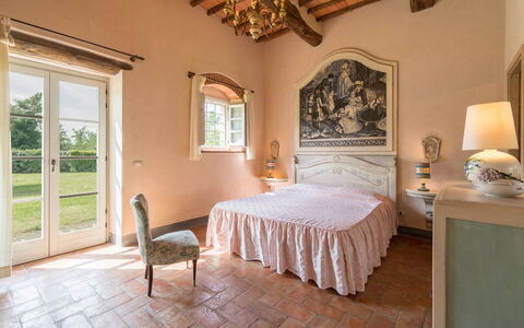 Villa Leopolda Selvarella: Meubles, Propriété, Fenêtre, Table, Bâtiment, Cadre, Confort, Bois, Éclairage, Design Intérieur