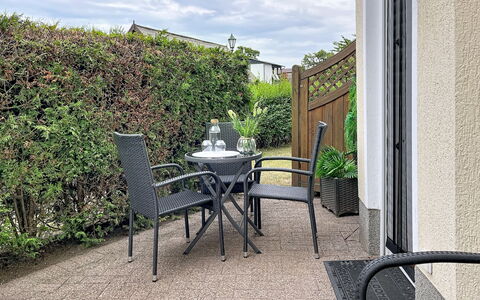 Koserow 275: Arbuste, Jardin, Pot De Fleur, Mobilier De Jardin, Couverture De Sol, Plante D'Appartement, Chaise, Aménagement Paysager, Cour