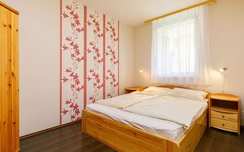 Amelia: Meubles, Bois, Confort, Bâtiment, Design Intérieur, Jaune, Sol, Ombre, Sol