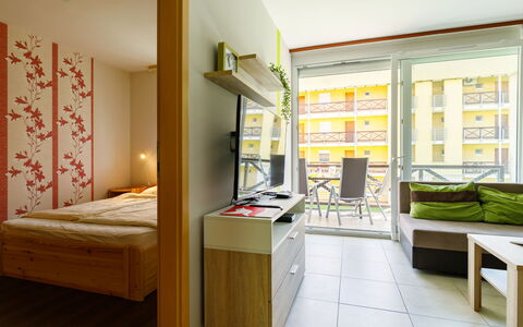 Amelia: Propriété, Meubles, Bois, Design Intérieur, Sol, Cabinetry, Sol, Confort, Tiroir