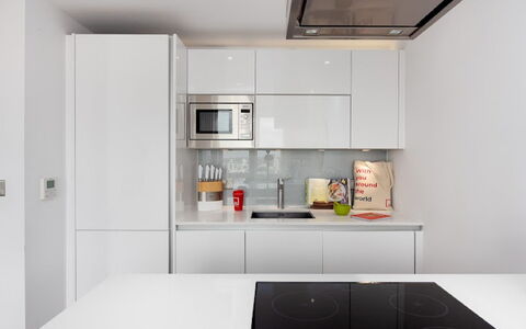 Avant-Garde, Studio: Bâtiment, Cabinetry, Propriété, Appareil De Cuisine, Comptoir, Maison, Électroménager, Réfrigérateur, Rectangle