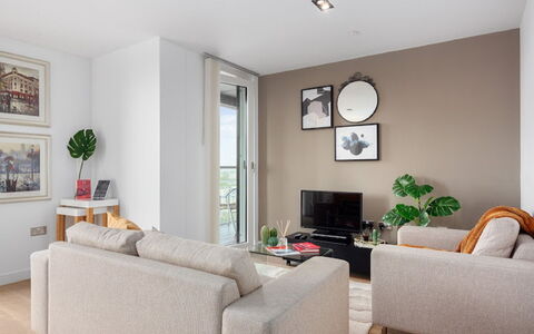 Avant-Garde, Studio: Cadre, Propriété, Canapé, Meubles, Design Intérieur, Salon, Sol, Mur, Sol