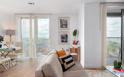Avant-Garde, Studio: Plante, Meubles, Fenêtre, Bois, Confort, Design Intérieur, Table, Éclairage, Plante D'Appartement, Bâtiment