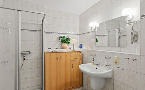 Zempin 120: Lavabo, Salle De Bains, Luminaire Plomberie, Évier, Sol, Design Intérieur, Robinet, Sol, Plomberie, Armoire De Toilette