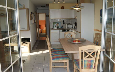 Bredi: Table, Meubles, Propriété, Chaise, Canapé, Bois, Cabinetry, Design Intérieur, Table Cuisine Et Salle A Manger, Sol