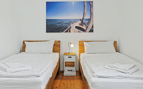 Usedomer Seekiste: Sol, Sol, Bois, Chambre, Lit, Design Intérieur, Drap De Lit, Literie, Meubles, Throw Pillow