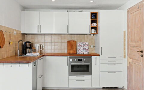Usedomer Seekiste: Appareil De Cuisine, Cuisine, Comptoir, Cabinetry, Principaux Appliance, Sol, Meubles, Bois, Design Intérieur, Électroménager