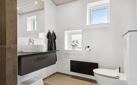 Liesel - 700M from the Sea: Design Intérieur, Sol, Sol, Mur, Luminaire Plomberie, Salle De Bains, Évier, Plafond, Robinet, Armoire De Toilette