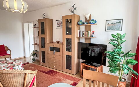 Karsten: Propriété, Meubles, Plante, Table, Cadre, Plante D'Appartement, Bois, Chaise, Pot De Fleur, Canapé