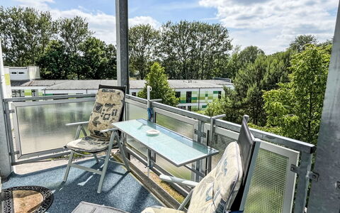 Karsten: Nuage, Ciel, Bâtiment, Chaise, Arbre, L'Eau, Fenêtre, Pot De Fleur, Design Urbain, Plante