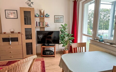 Karsten: Table, Cadre, Plante, Meubles, Propriété, Fenêtre, Bois, Plante D'Appartement, Design Intérieur, Salon