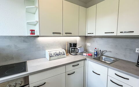 Karsten: Cabinetry, Propriété, Meubles, Bâtiment, Blanc, Comptoir, Evier, Appareil De Cuisine, Cuisine, Cuisinière