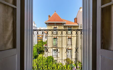 Maison Simonne: L'Eau, Plante, Propriété, Bâtiment, Piscine, Bleu Azur, Fenêtre, Architecture, Loisir, Zone Résidentielle