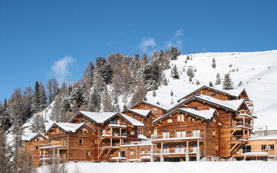 La Plagne 615: L'Eau, Plante, Propriété, Bâtiment, Piscine, Bleu Azur, Fenêtre, Architecture, Loisir, Zone Résidentielle