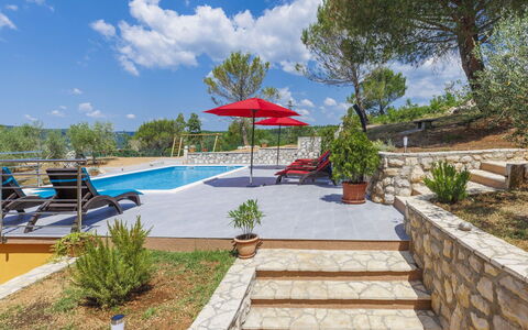 Kosić: L'Eau, Plante, Propriété, Bâtiment, Piscine, Bleu Azur, Fenêtre, Architecture, Loisir, Zone Résidentielle
