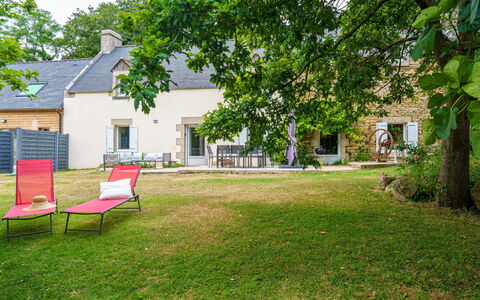 La Torche: Fleur, Plante, Meubles, Propriété, Fenêtre, Bâtiment, Vert, Chaise, Table, Ciel