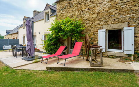 La Torche: Fleur, Plante, Meubles, Propriété, Fenêtre, Bâtiment, Vert, Chaise, Table, Ciel