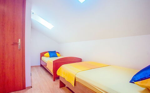 Villa Jolie Amazing Stone: Sol, Design Intérieur, Bois, Sol, Pièce, Chambre, Plafond, Lit, Appartement, Parquet
