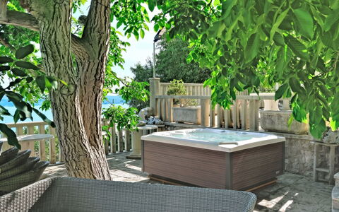 Villa Jolie Amazing Stone: Meubles, Mobilier De Jardin, Chaise, Ombre, Plate-Forme, Baignoire, Jardin, Recours, Patio