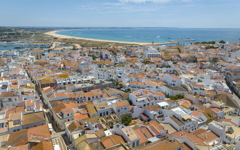 Dona Ana: Ciel, Bâtiment, Nuage, Bleu Azur, L'Eau, Maison, Design Urbain, Cotiers Et Relief Océaniques, Cityscape, Horizon